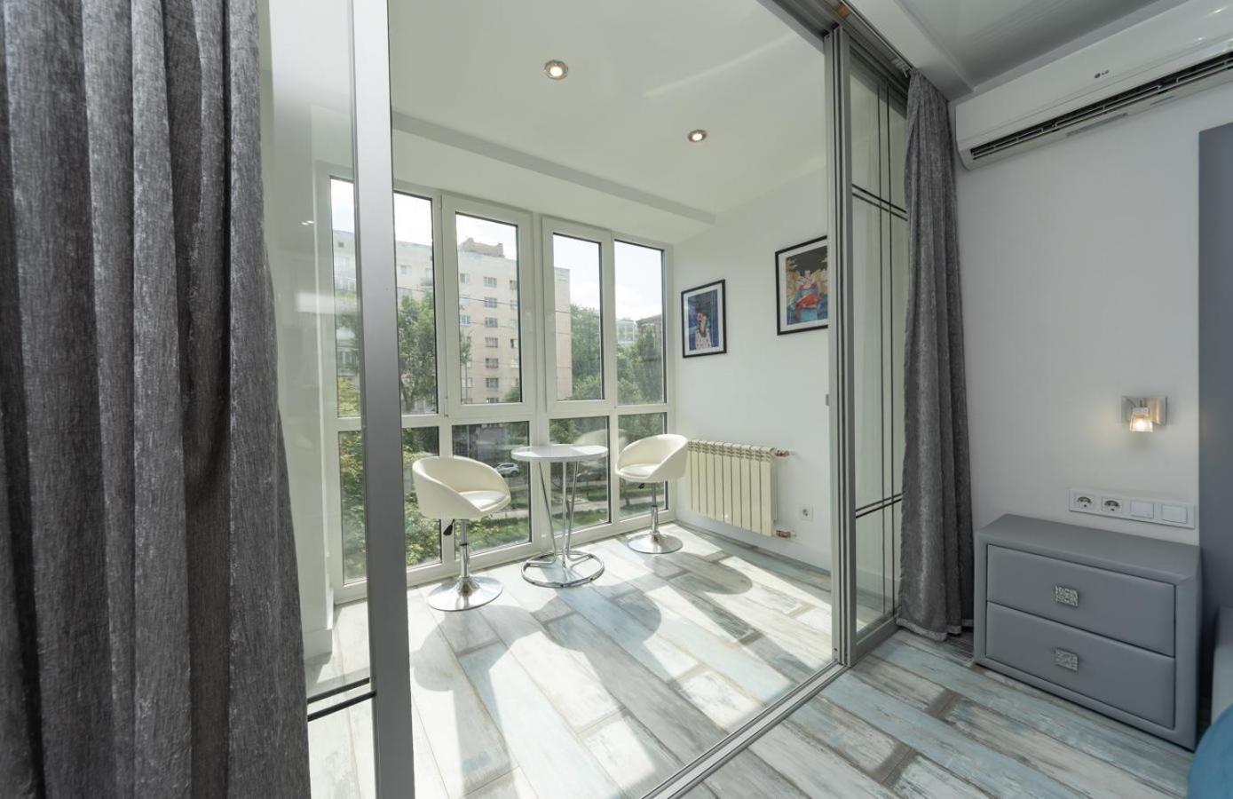 Appartamento Flat24 On Lesi Ukrainki 3 Kiev Esterno foto