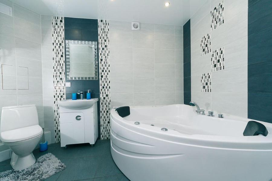 Appartamento Flat24 On Lesi Ukrainki 3 Kiev Esterno foto